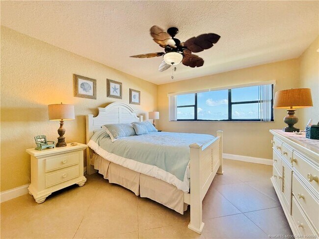 Building Photo - 7440 S Ocean Dr