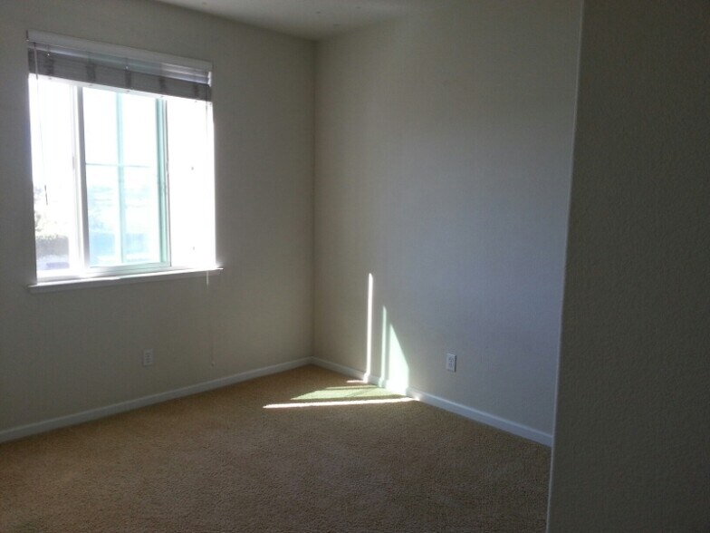 Building Photo - 1319 De Altura Common