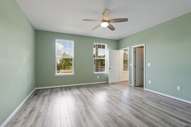 Building Photo - 10242 Spring Iris Dr