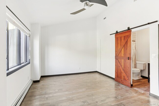 Building Photo - 6 Pheasant Walk