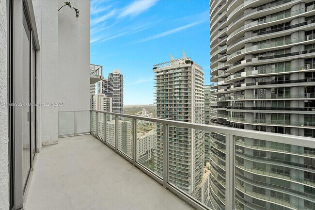 Building Photo - 1050 Brickell Ave