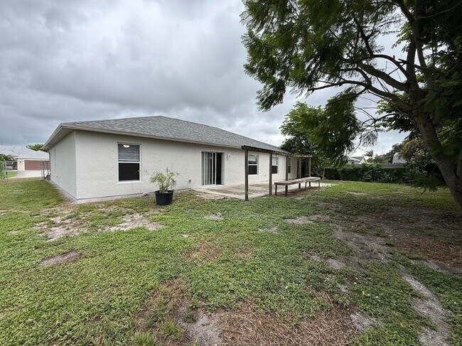 Building Photo - 548 SW Undallo Rd