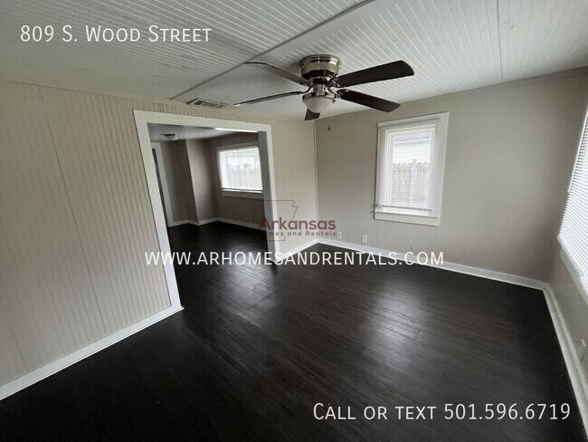Building Photo - 809 S Wood St