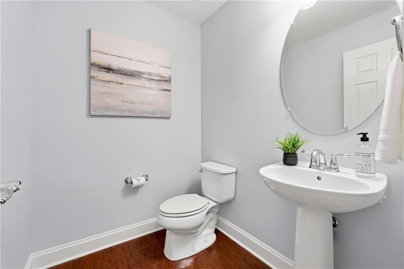 Building Photo - 3655 E Paces Walk