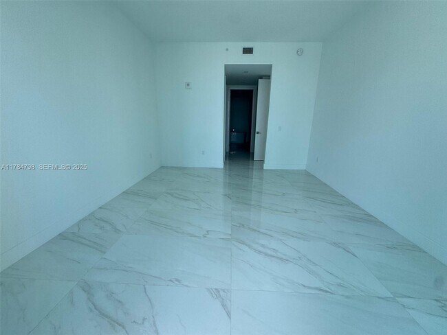 Building Photo - 17550 Collins Ave