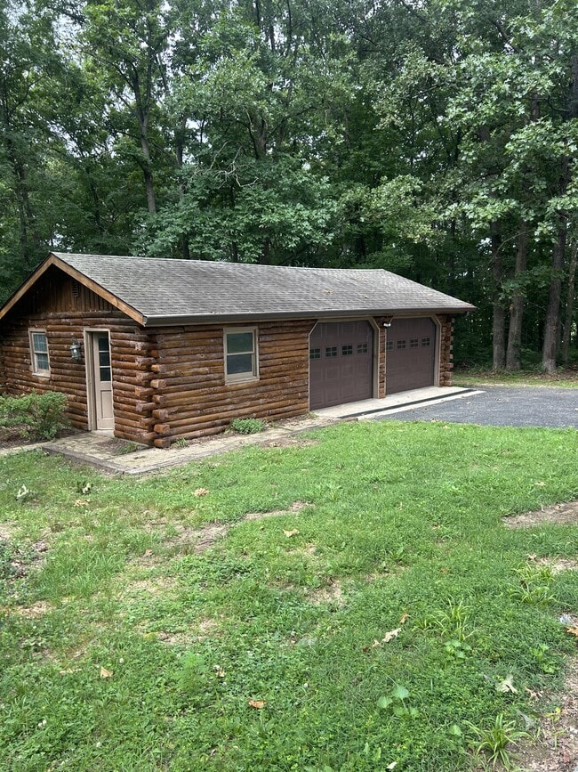 Building Photo - 343 Vaughns Grove Fairview Rd