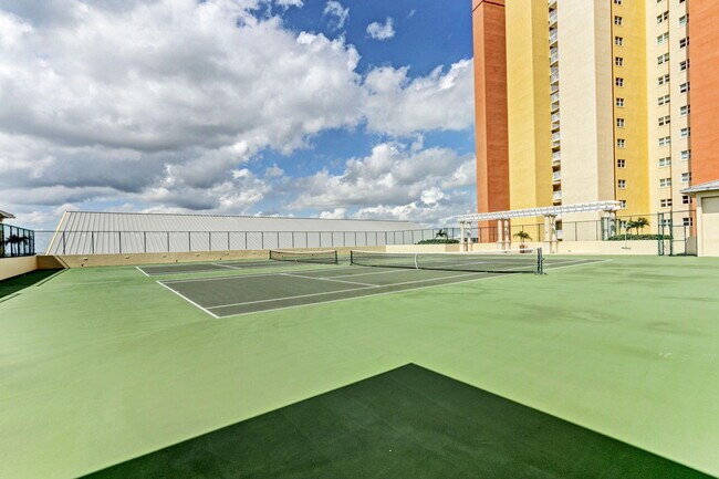 Building Photo - 2640 Lake Shore Dr