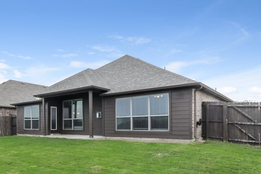 Building Photo - 1304 River Oak Ln