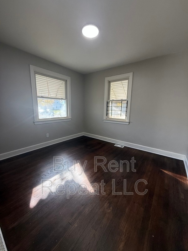 Building Photo - 12735 Vernon Ave