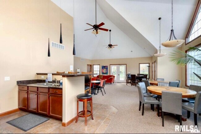 Building Photo - 4102 Creek Hill Dr