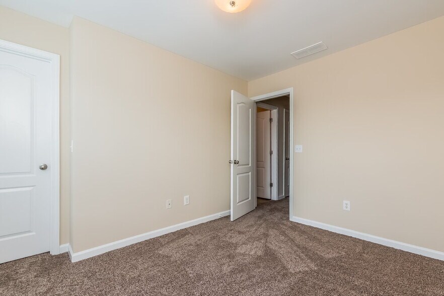 Building Photo - 5792 Castlebrook Dr