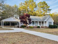 Building Photo - Adorable Three Bedroom Home in Lugoff SC