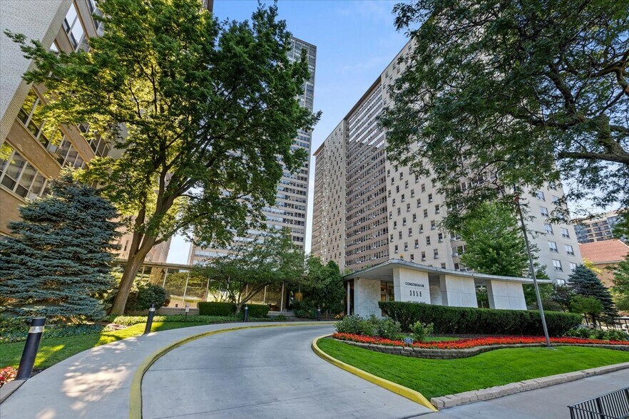 Building Photo - 3950 N Lake Shore Dr