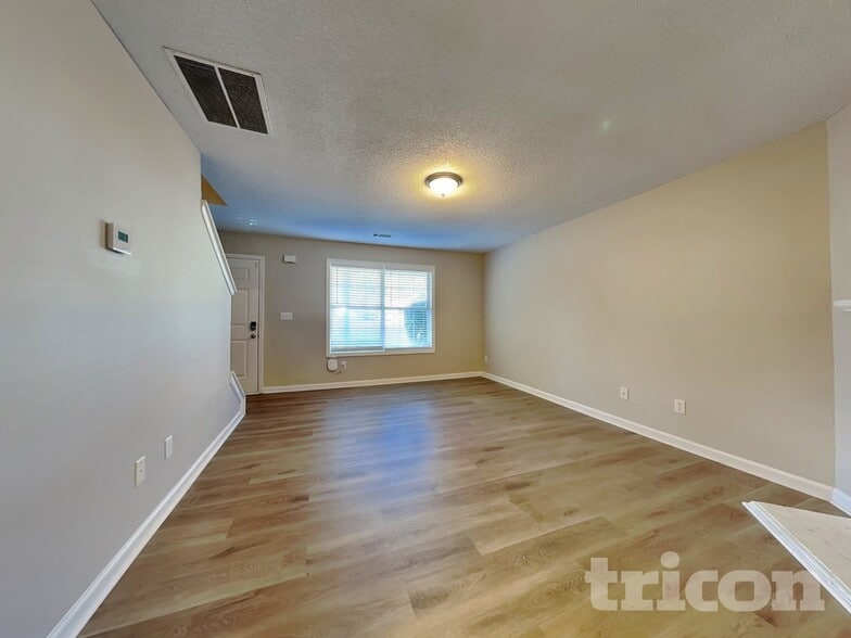 Building Photo - 7632 McGillicuty Dr