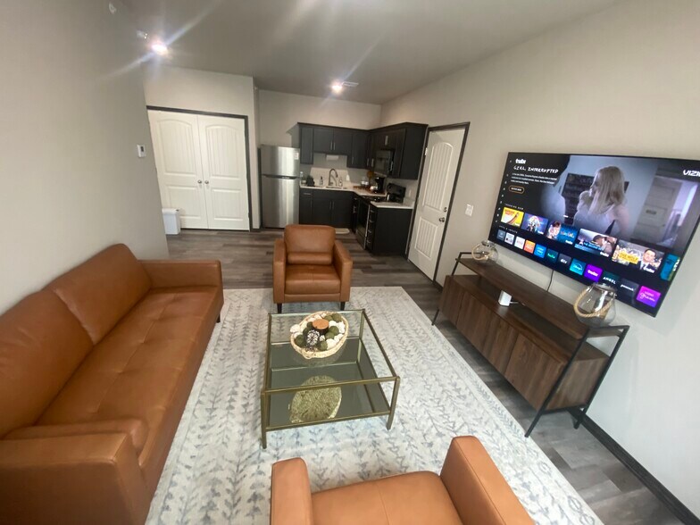 Building Photo - 2411 S Jackson Ave