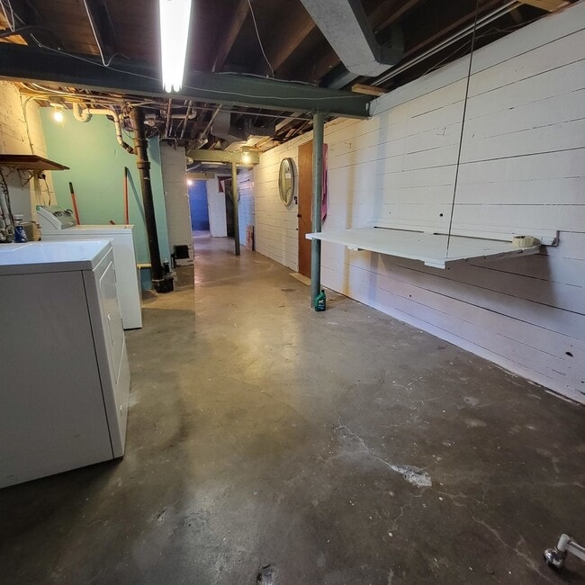 Building Photo - 144 E Pomeroy St