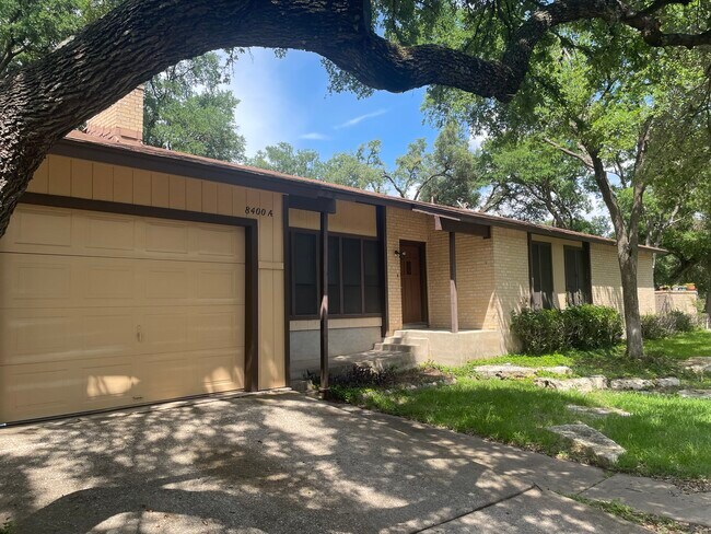 A beautiful home in established Austin neighborhood - 8400 Tallwood Dr