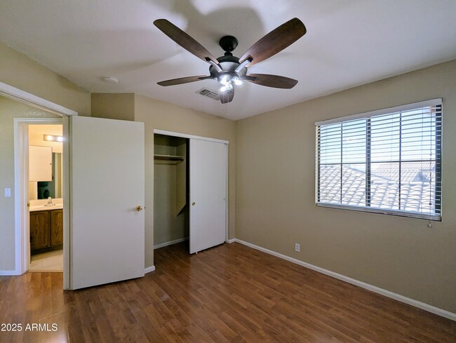 Building Photo - 8861 W Paradise Dr