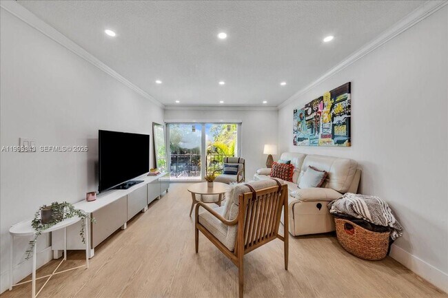 Building Photo - 9225 SW 87th Ave