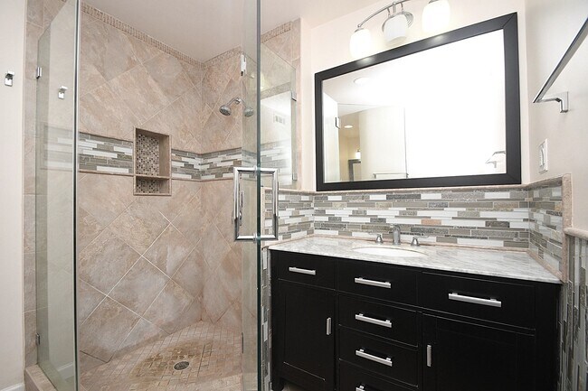 Building Photo - 13240 Trail Hollow Dr