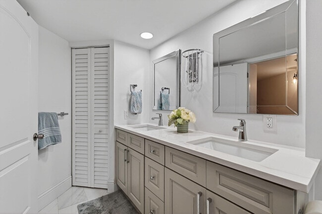 Building Photo - 600 Ocean Dr