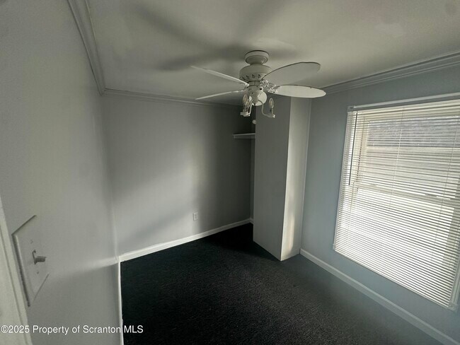 Building Photo - 119 Center Ave