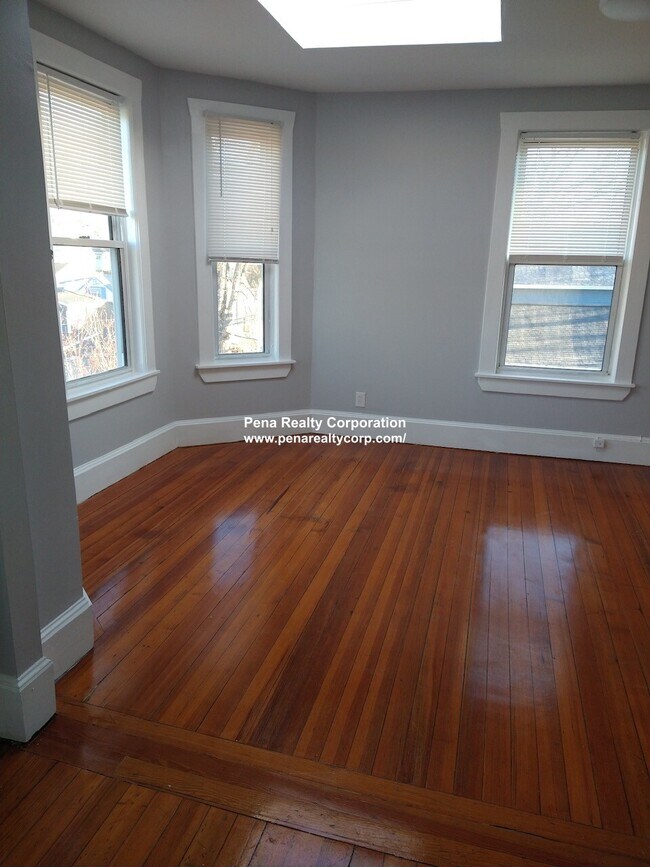 Building Photo - 76 Radcliffe Rd