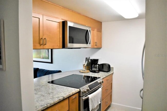 Building Photo - 7420 Bay Island Dr S