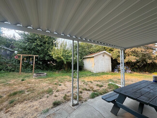 Building Photo - Lake Day Ready- 3 bedroom Rambler!