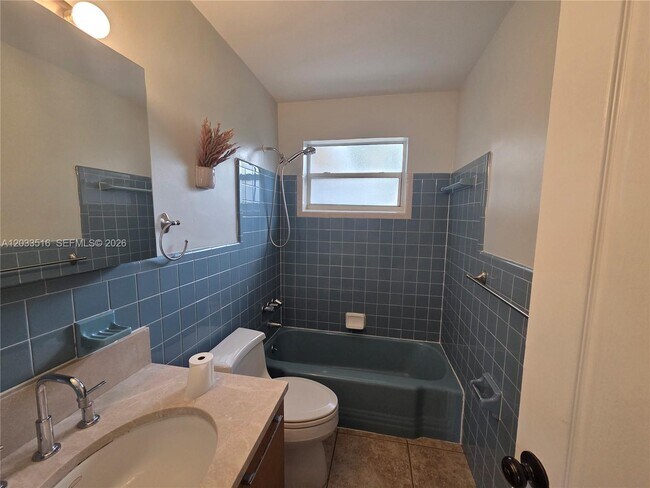 Building Photo - 4415 Tyler St