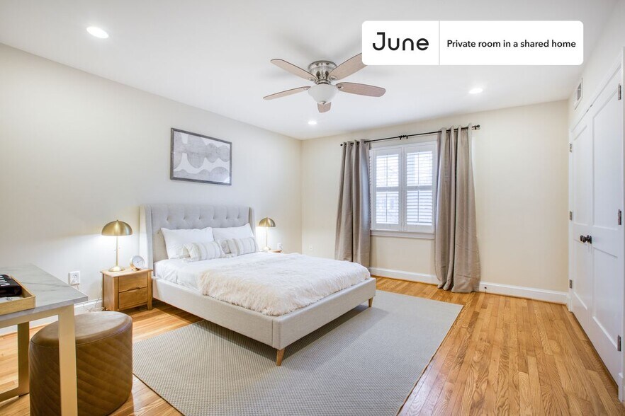 Primary Photo - Private bedroom in 3 bed/2 bath Home