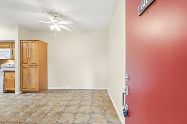 Building Photo - 2025 Augusta Dr