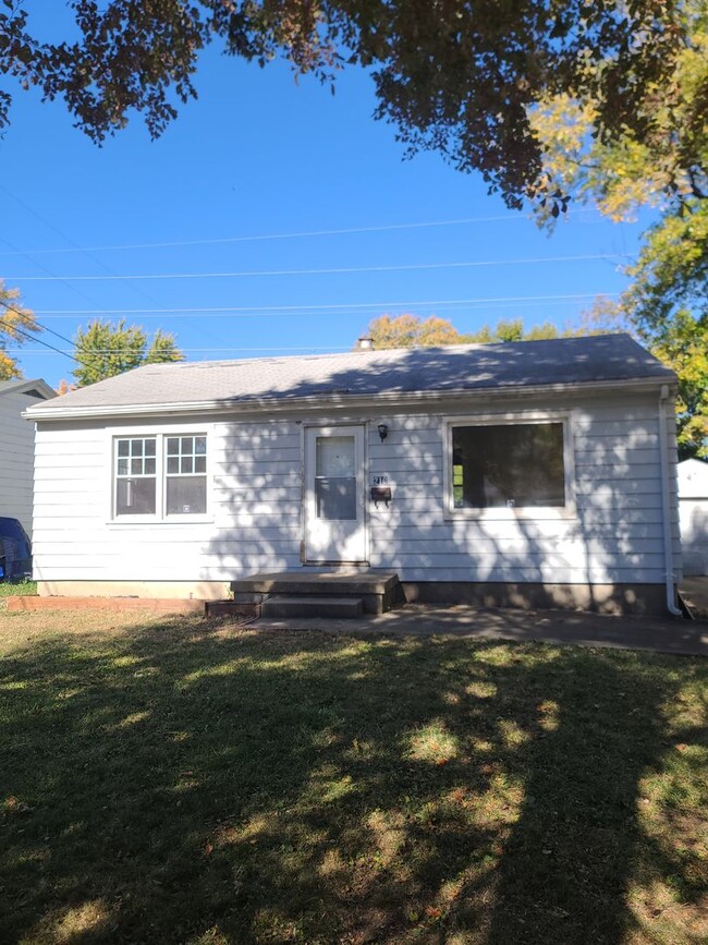 Building Photo - 210 Brookwood Dr