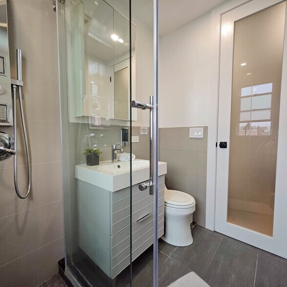 Building Photo - 3239 46th St