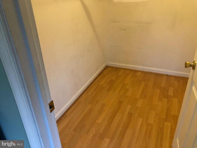 Building Photo - 1055 Gardenview Loop