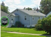 Building Photo - 2 Bedroom, 1 Bath Upstairs Unit for Rent