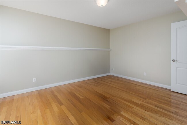 Building Photo - 4949 Kingston Way