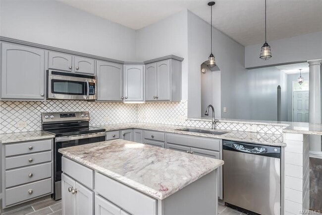 Building Photo - 9025 Saw Tooth Loop