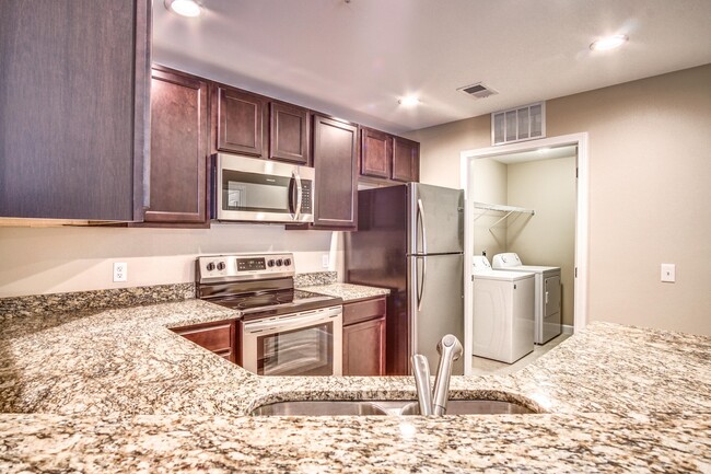 Building Photo - Beautiful New Luxury 2B/2B Apartment in FW...