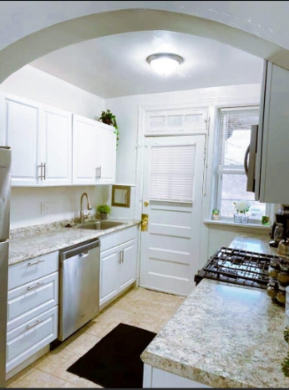 Building Photo - 6649 Berthold Ave