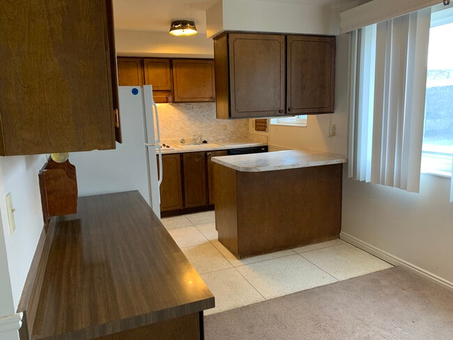 Desk/dining/kitchen - 2220 E Murray Holladay Rd
