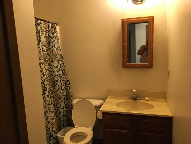 Building Photo - 408 N Highland St