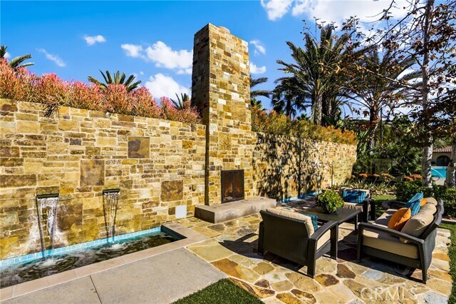 Building Photo - 13 Savannah