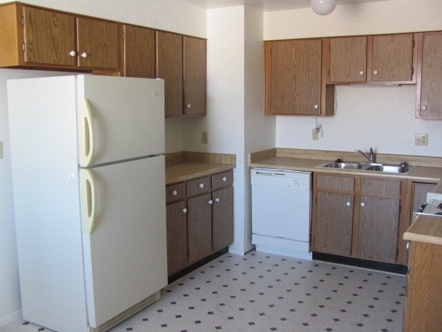 Large kitchen- lots of cabinets - 14404 E 22nd Pl