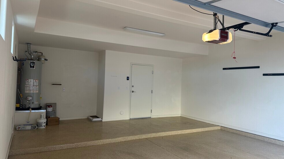 Building Photo - 17850 N 68th St