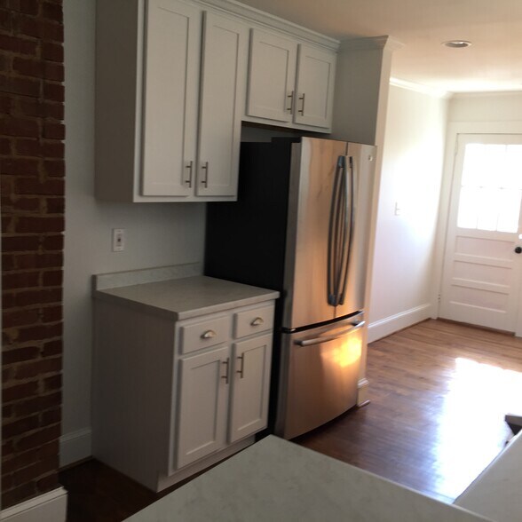 Building Photo - 883 Highland Ave NW