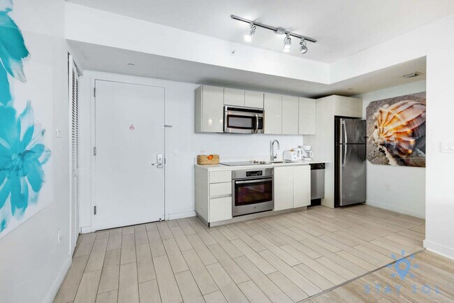 Building Photo - 2602 E Hallandale Beach Blvd