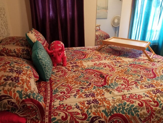 Building Photo - 2223 E Commerce St