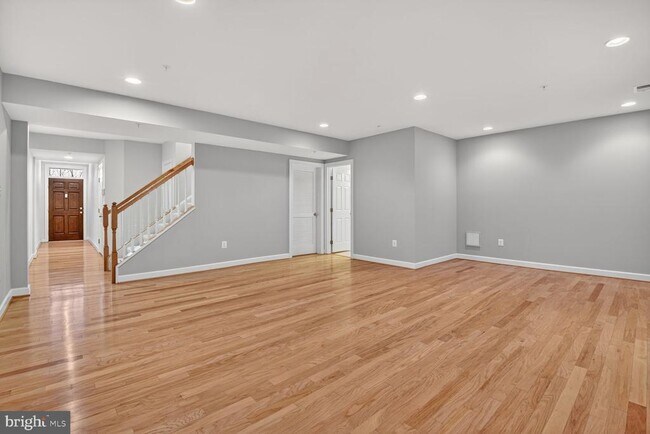 Building Photo - 6 Sharpstead Ln