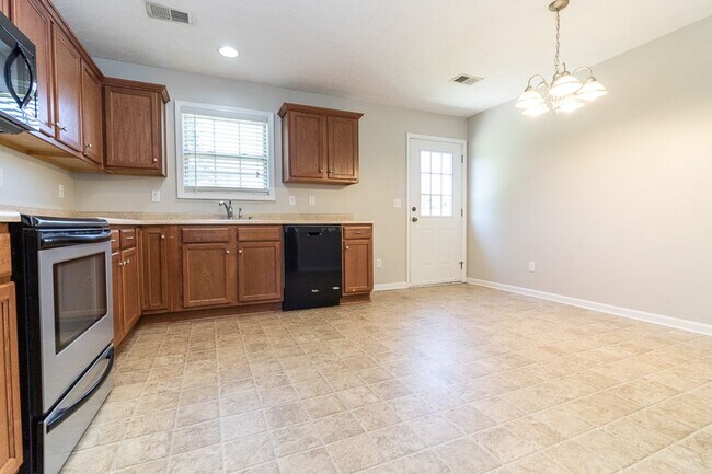 Building Photo - 134 Twin Lakes Dr